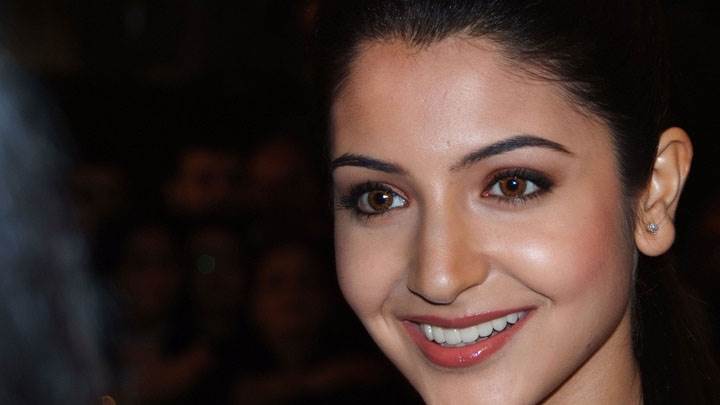 Anushka Sharma Wet Pink Lips And Cute Eyes Face Closeup